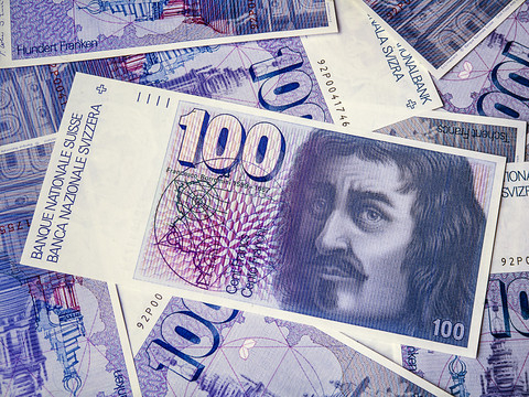 Le délai pour l'échange des billets de banque divise le Parlement
