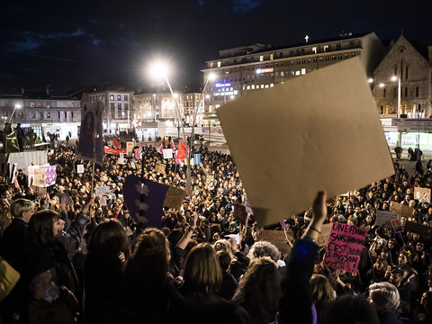 Plusieurs milliers de personnes dans la rue à Lausanne