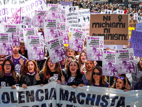 Espagne: grève féministe et manifestations massives pour le 8 mars