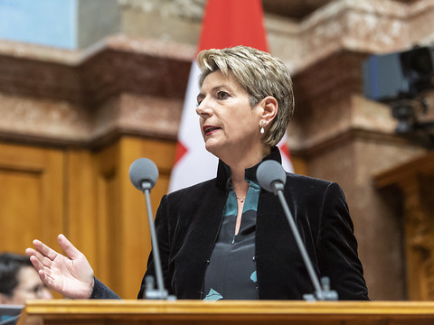 Plus de danger terroriste avec un Brexit dur, avertit Keller-Sutter
