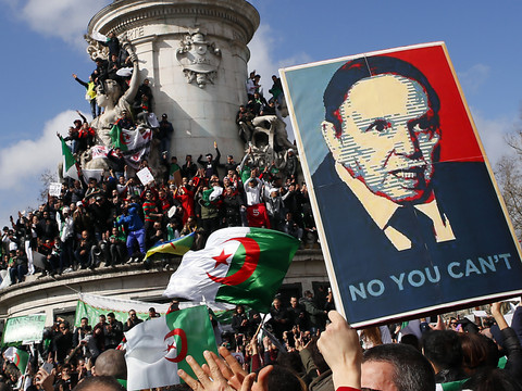 Algérie: Bouteflika renonce à un 5e mandat - Elections reportées