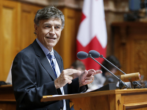 Luzi Stamm est apparu lundi à Berne malgré sa pause