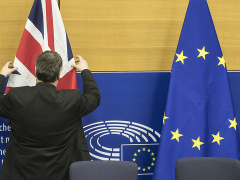 Theresa May obtient des garanties, les députés se décident ce mardi