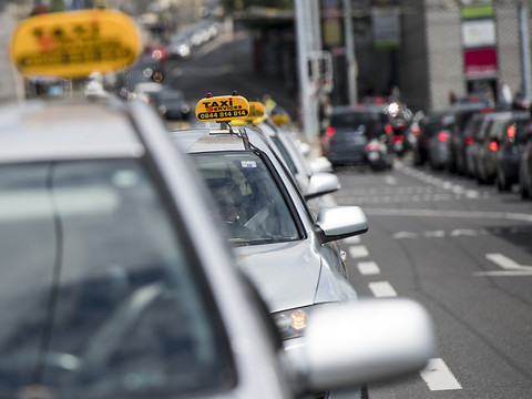 La loi sur les taxis est sous toit