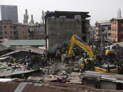 Un immeuble s'effondre à Lagos au Nigeria: au moins huit morts