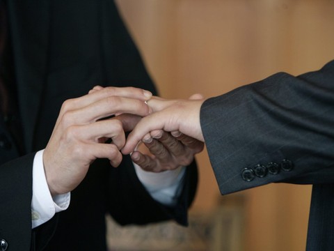 PMA ou non pour les lesbiennes - deux variantes en consultation