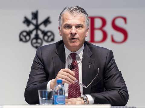 Salaire stable de 14 millions pour le patron d'UBS Sergio Ermotti