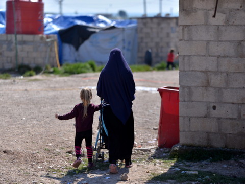 Paris rapatrie pour la première fois des enfants de jihadistes