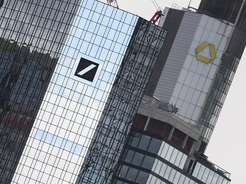 Affaiblies, Deutsche Bank et Commerzbank parlent d'une fusion