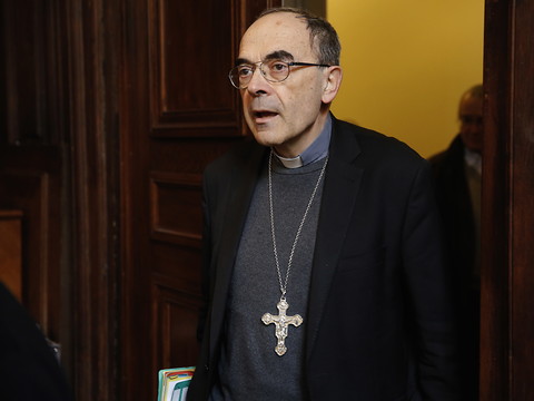 Le cardinal Barbarin chez le pape pour présenter sa démission