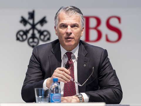 UBS veut économiser 300 millions de dollars supplémentaires