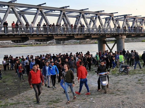 Irak: près de 100 morts dans le naufrage d'un bac à Mossoul