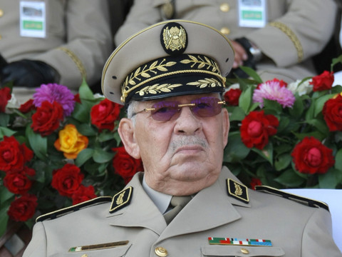Le chef d'état-major veut que Bouteflika soit déclaré inapte