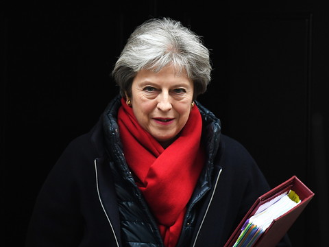 May s'engage à démissionner pour sauver son accord de Brexit