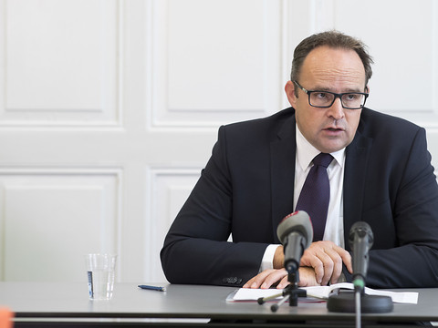 Le Service de renseignements doit améliorer son travail