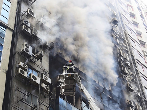 Tour en feu au Bangladesh: au moins 19 morts