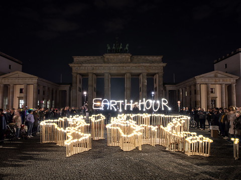 Des monuments plongés dans le noir pour le climat