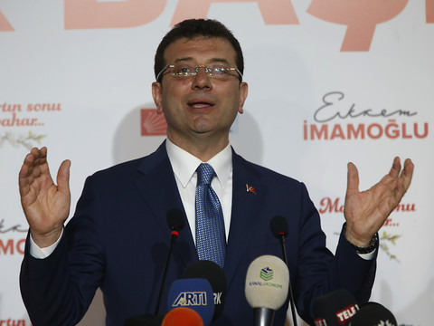 Le candidat de l'opposition en tête à Istanbul