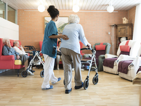 Une permanence nationale pour prévenir la maltraitance des seniors