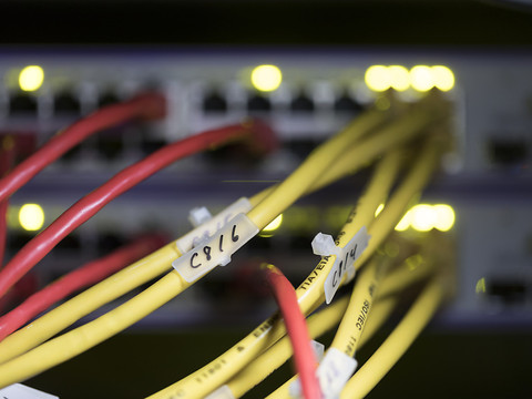Informatique: le Parlement dénonce des divergences de vue