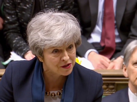 Theresa May cherche une solution de compromis avec l'opposition