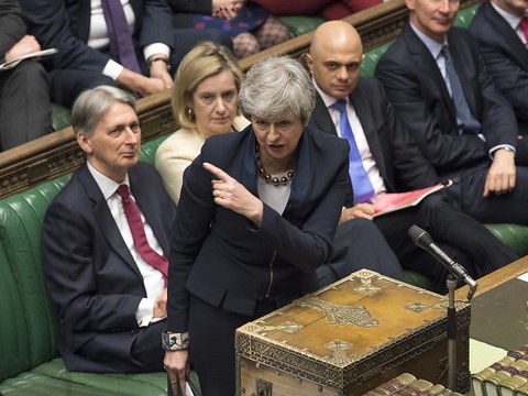 Les députés votent pour un report du Brexit pour éviter un no deal