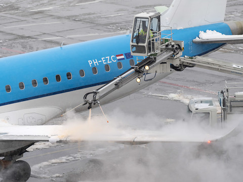 Les chutes de neige ont perturbé le trafic en Suisse