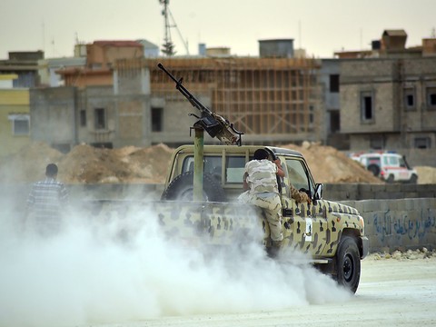De violents affrontements au sud de la capitale Tripoli