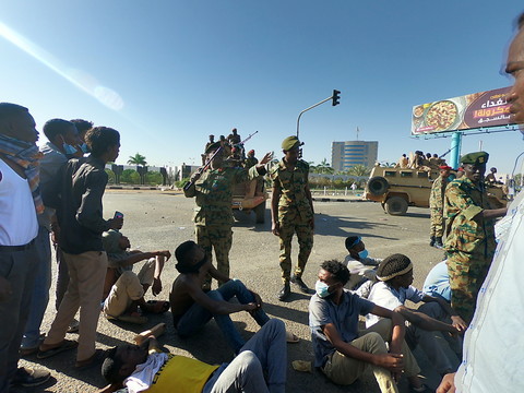 L'armée soudanaise déploie des troupes devant son QG à Khartoum