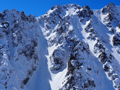 Deux skieurs dont un guide se tuent en Valais