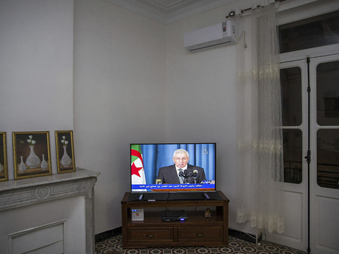 Le président algérien par intérim promet un scrutin présidentiel