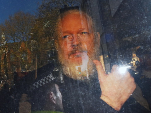 Assange arrêté à Londres et reconnu coupable par la justice