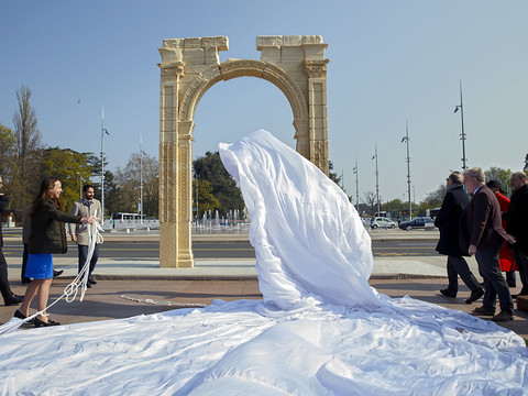 L'arc de Palmyre se dresse sur la place des Nations, à Genève