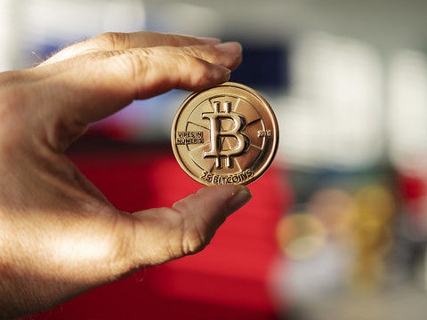 Coinbase lance sa carte de débit au Royaume-Uni