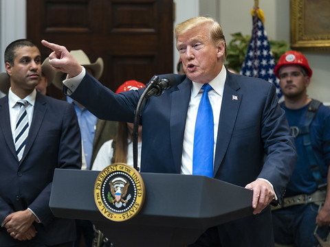 Trump menace d'envoyer des migrants dans des 