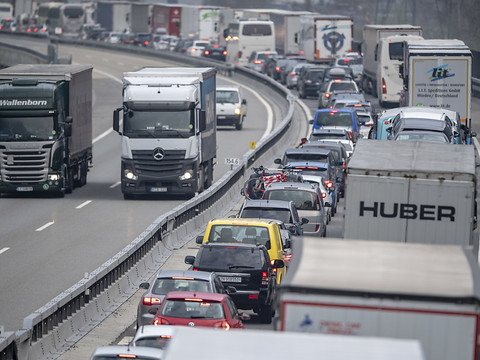 Les vacanciers ont déjà dû patienter devant le tunnel du Gothard