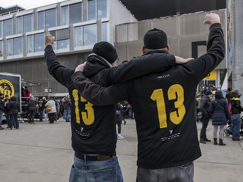 Les supporters de YB célèbrent au Stade de Suisse