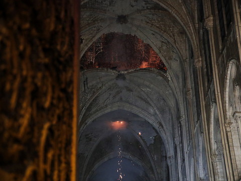 Un ministre émet des doutes sur la structure de Notre-Dame