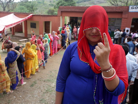 Un Indien se coupe un doigt après avoir voté pour le mauvais parti