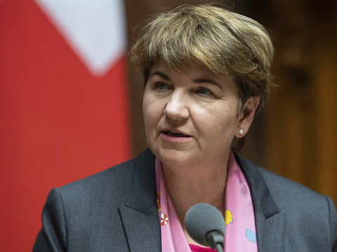 Viola Amherd veut un troisième rapport sur les avions