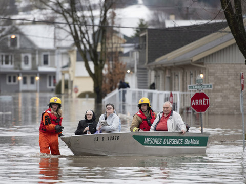 Les inondations prennent de l'ampleur dans l'est du Canada