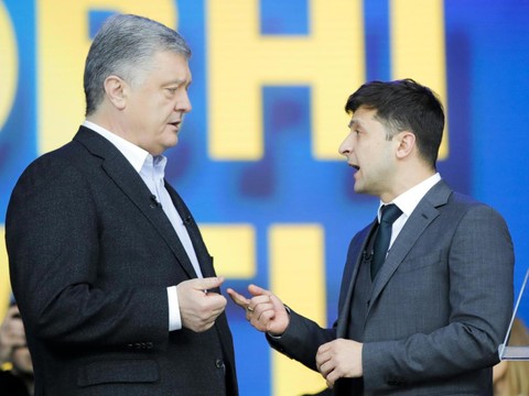 Une nouvelle page s'ouvre en Ukraine après le triomphe de Zelensky
