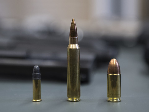 Le SECO doit publier ses données sur les exportations d'armes