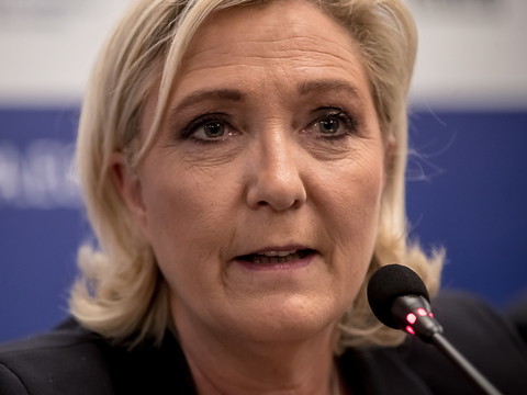Marine Le Pen prône à Prague une 