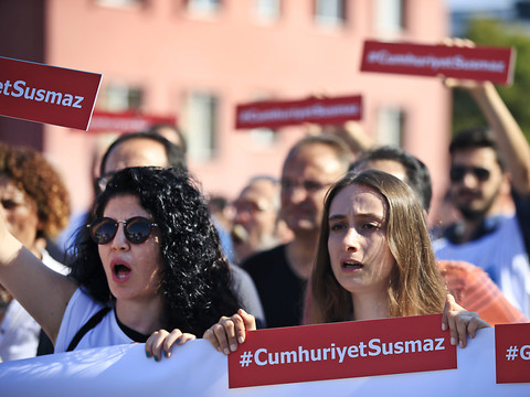 Turquie : le caricaturiste Musa Kart retourne en prison