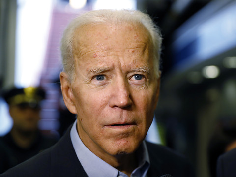Biden fait un mea culpa tardif, l'intéressée refuse ses excuses