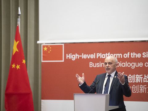 Ueli Maurer défend les controversées routes de la soie de Pékin