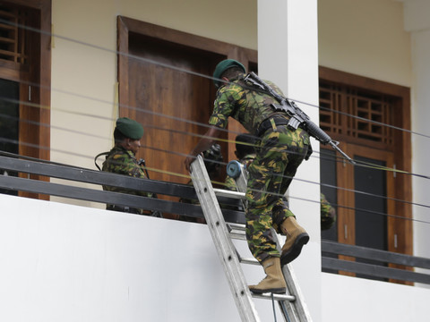 Assaut contre l'EI au Sri Lanka: au moins 15 morts