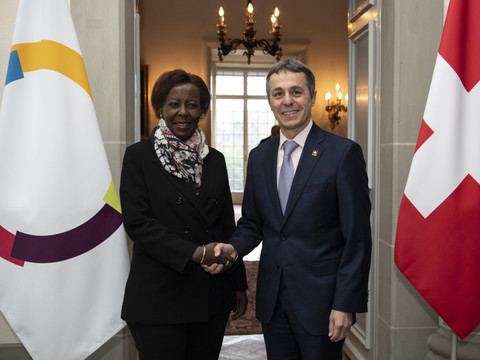 La nouvelle cheffe de la Francophonie salue le rôle de la Suisse