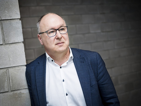 Le conseiller d'Etat Pierre-Yves Maillard acclamé par le plénum